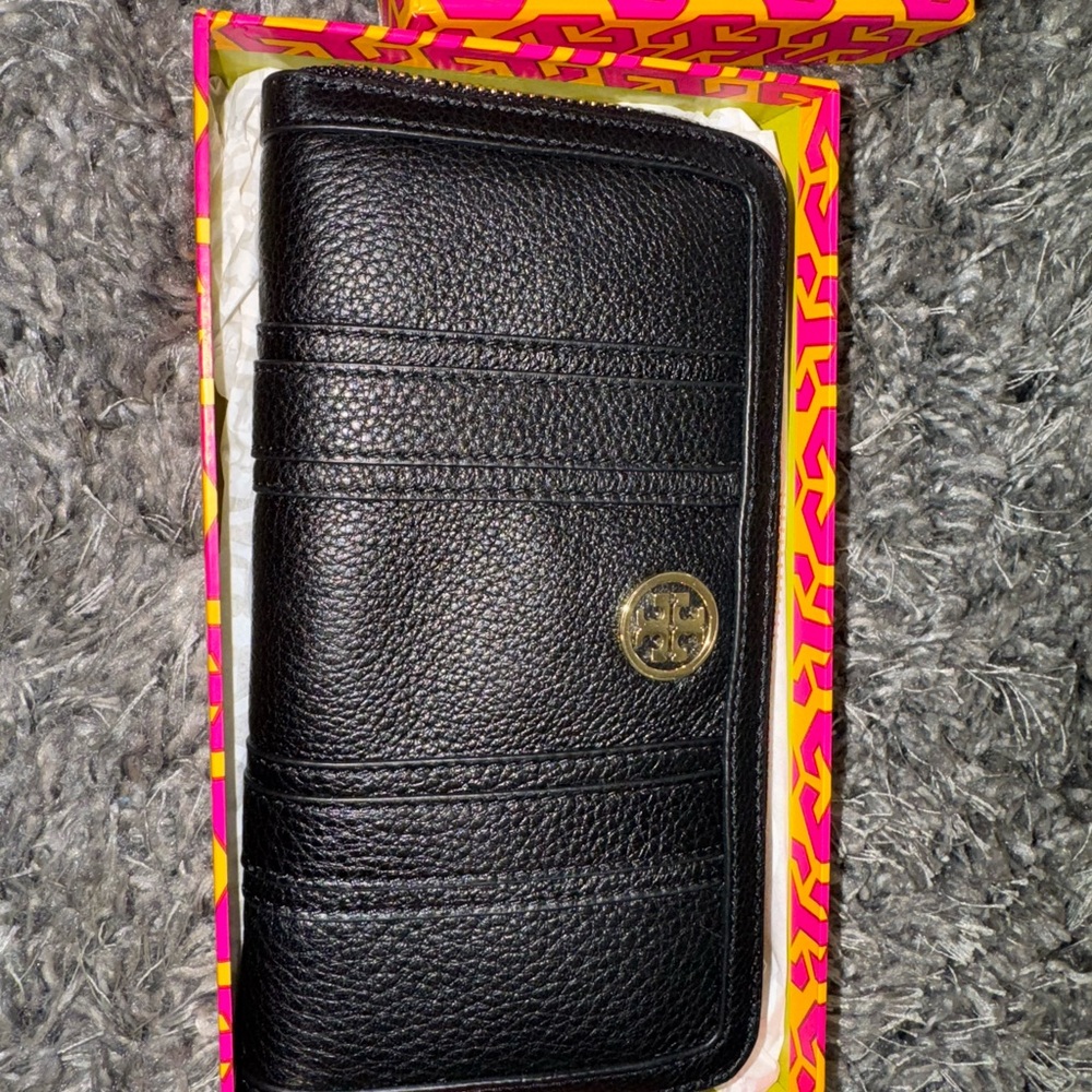 New Tory Burch Black Leather Wallet